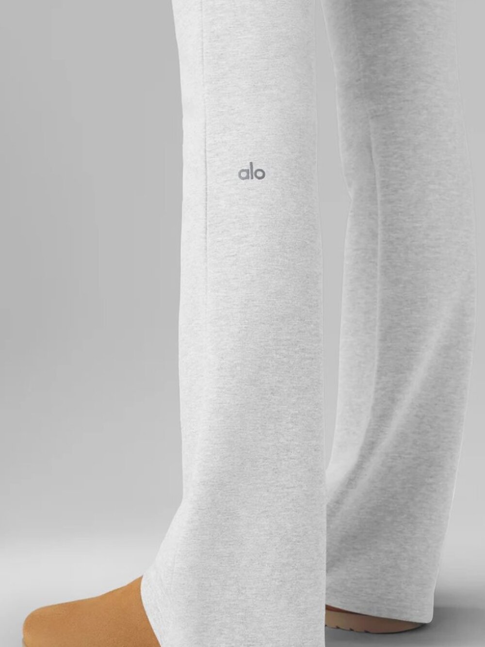 Alo Yoga Sway Bootcut Sweatpant Athletic Grey✨Timeless Y2K 90S Maximum Style😍 - Picture 8 of 8